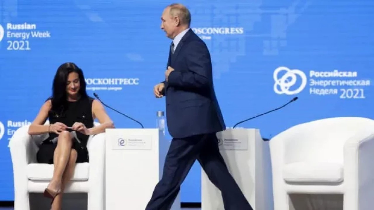 Putin'den gazeteciye cinsiyetçi tepki: Güzel ama anlamıyor