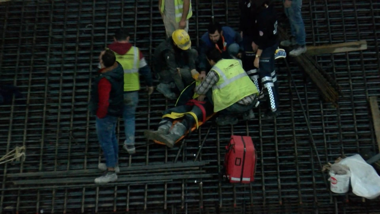 Metro şantiyesinde işçileri taşıyan sepetin halatı koptu: 3 yaralı