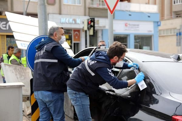 Otomobilinin içinde tehdit edilen sürücü direğe çarptı - Sayfa 3