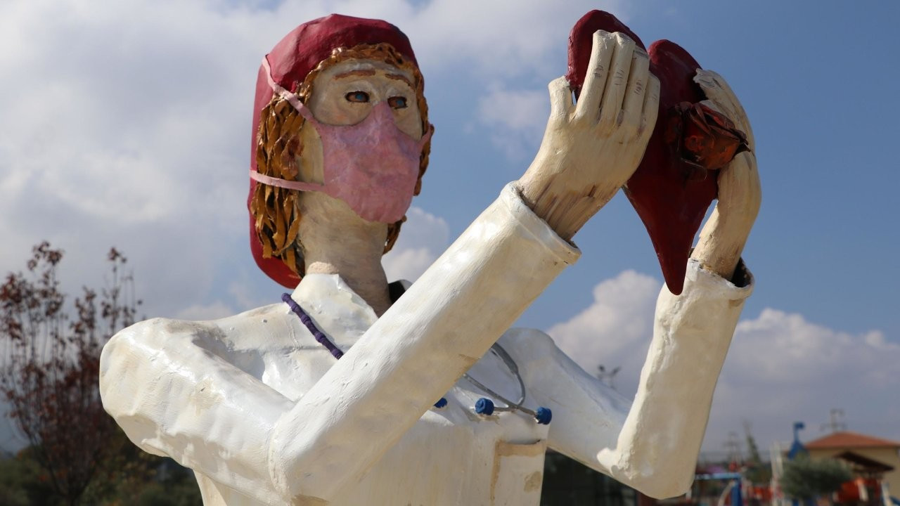 Belediye personelinin yaptığı heykeller Denizli'de tartışma yarattı