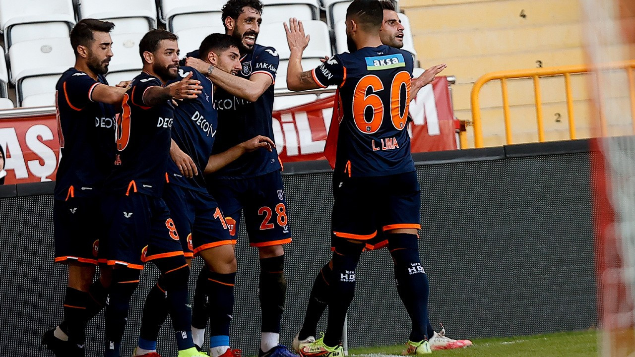 Başakşehir Antalya'dan 3 puanla dönüyor