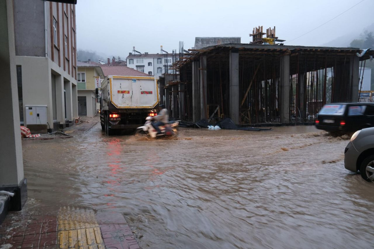 Selin vurduğu Bozkurt sokakları yeniden sular altında - Sayfa 1