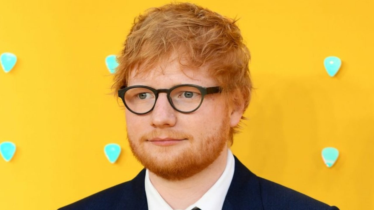 Şarkıcı Ed Sheeran korona virüsüne yakalandı