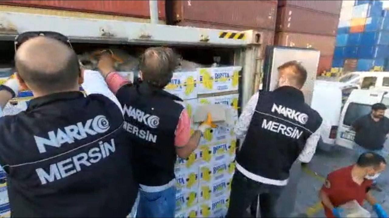 Mersin Limanı'nda yeni operasyon: Muz kolileri arasında 60 kilo kokain ele geçirildi