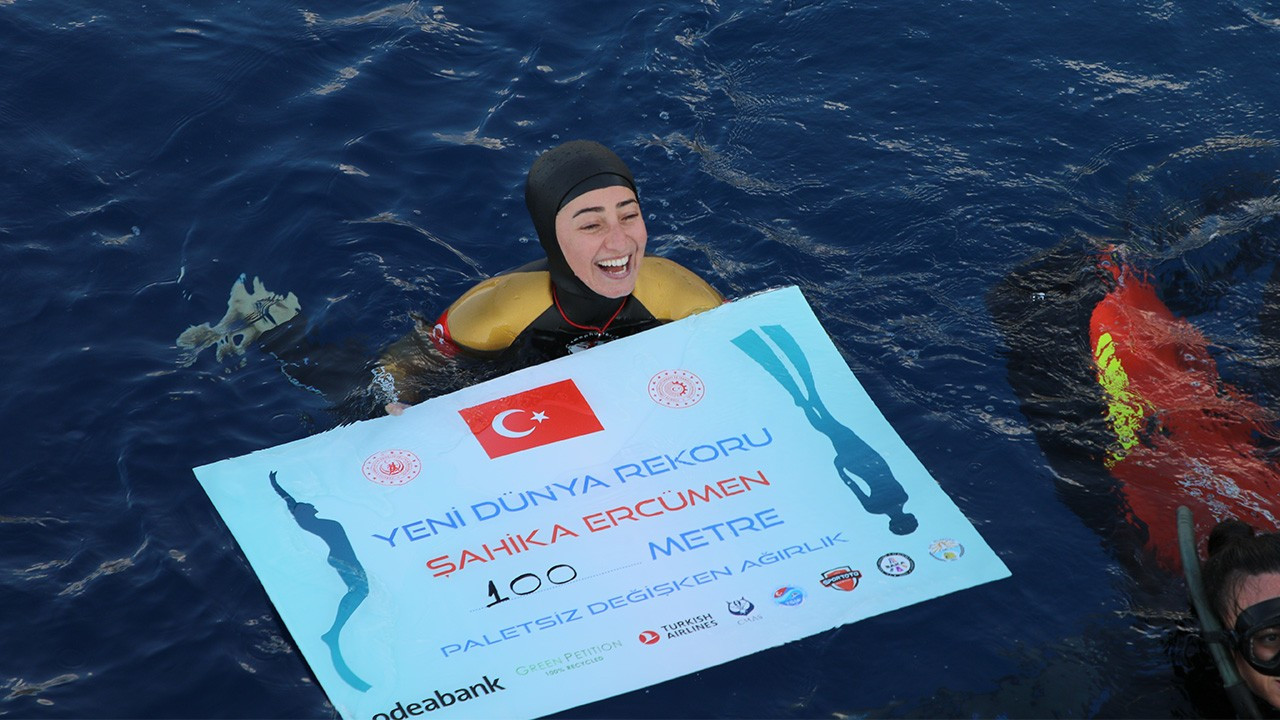 Şahika Ercümen'den dünya rekoru: Tek nefeste 100 metre daldı