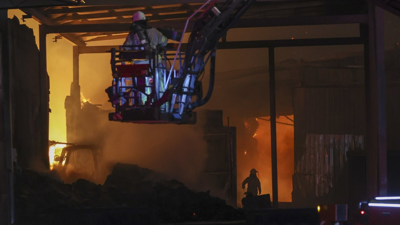 Esenyurt'ta fabrika yangını: 1 işçi vefat etti