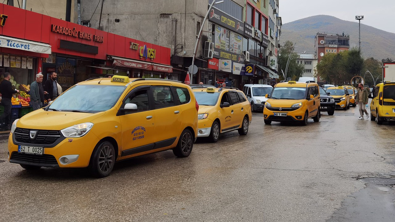 Dersim'de taksicilerden akaryakıt zamlarına tepki