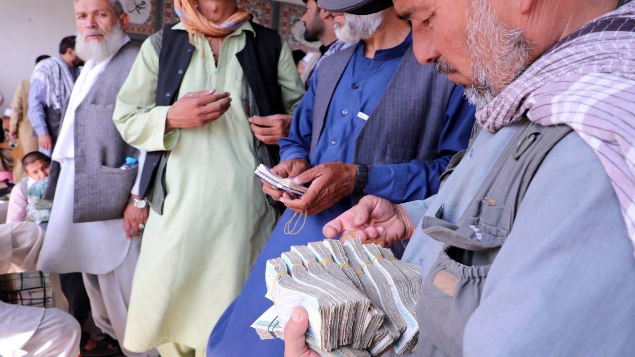 Taliban, Afganistan'da yabancı para kullanımını yasakladı