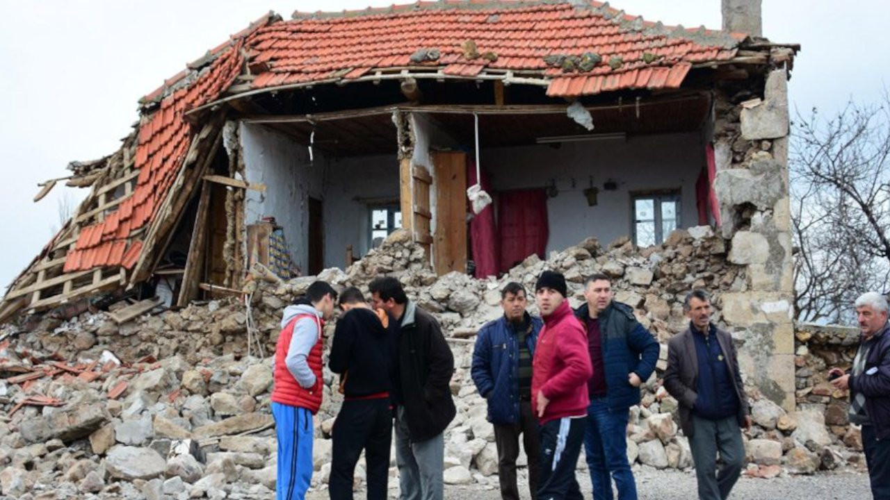 Ayvacık’ta depremzedeler 5 yıldır ev bekliyor