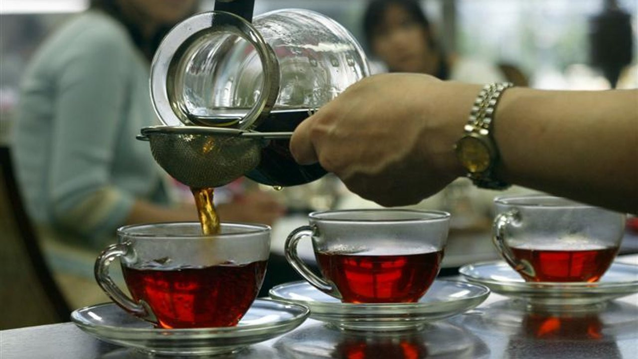 İngiliz çay şirketi günde 300 farklı çay tadacak tiryaki arıyor
