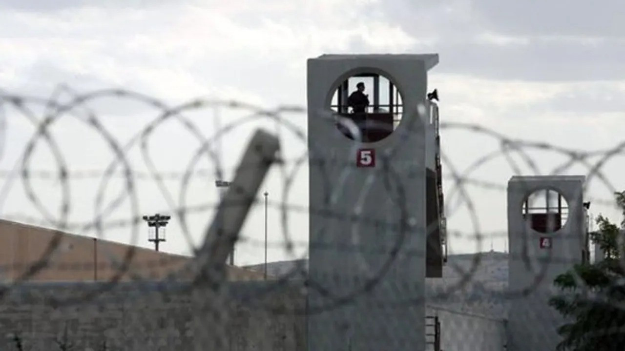 CHP’li Hakverdi’den cezaevleri raporu: 'Çıplak arama yapılıyor'