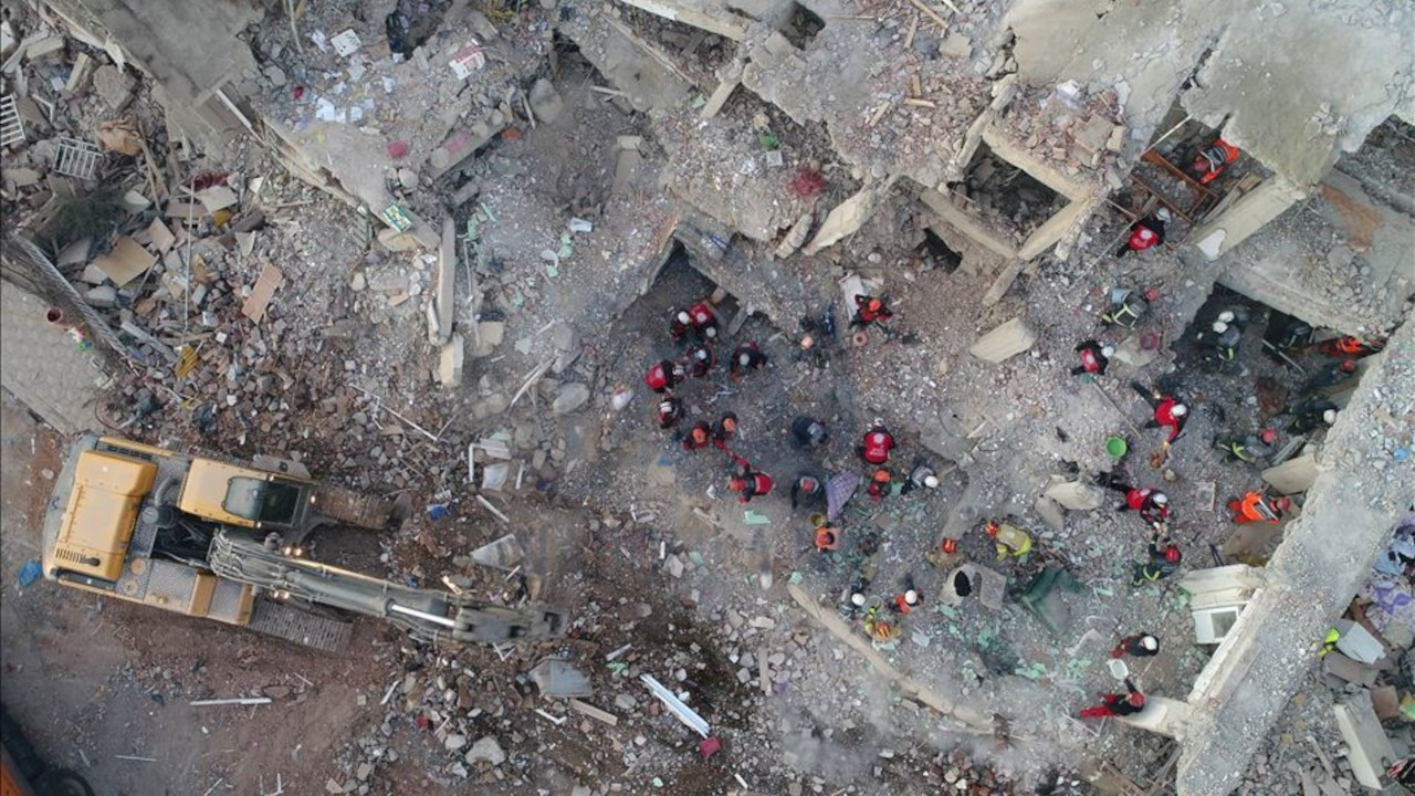 Depremde evi yıkıldı; belediye, bakanlık ve AFAD tazminat ödeyecek