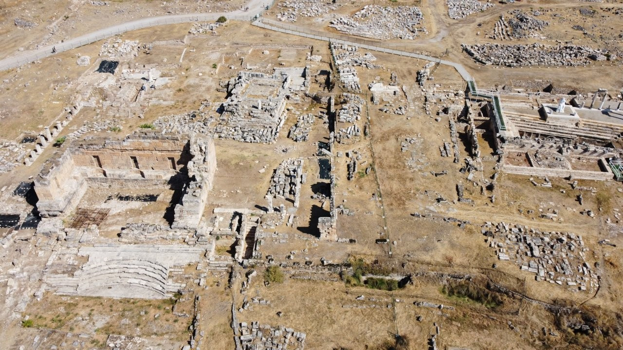 Hierapolis'in kuruluş dönemine ait iki eve ulaşıldı