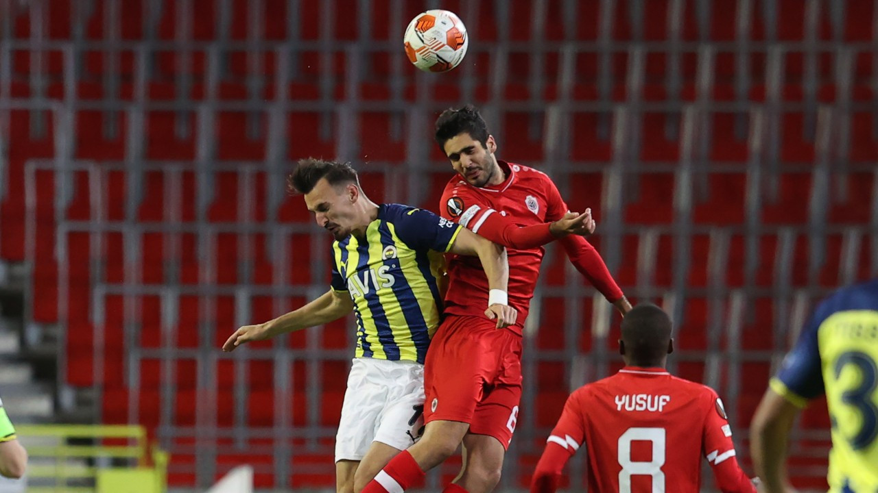 Fenerbahçe Antwerp'i ilk yarıda bulduğu 3 golle geçti