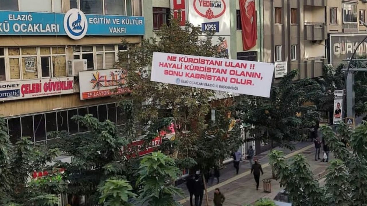Meral Akşener'in konuşma yapacağı alanda kurulan MHP standı kaldırıldı