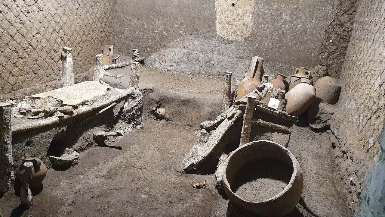 Pompeii'de 'köle odası' bulundu