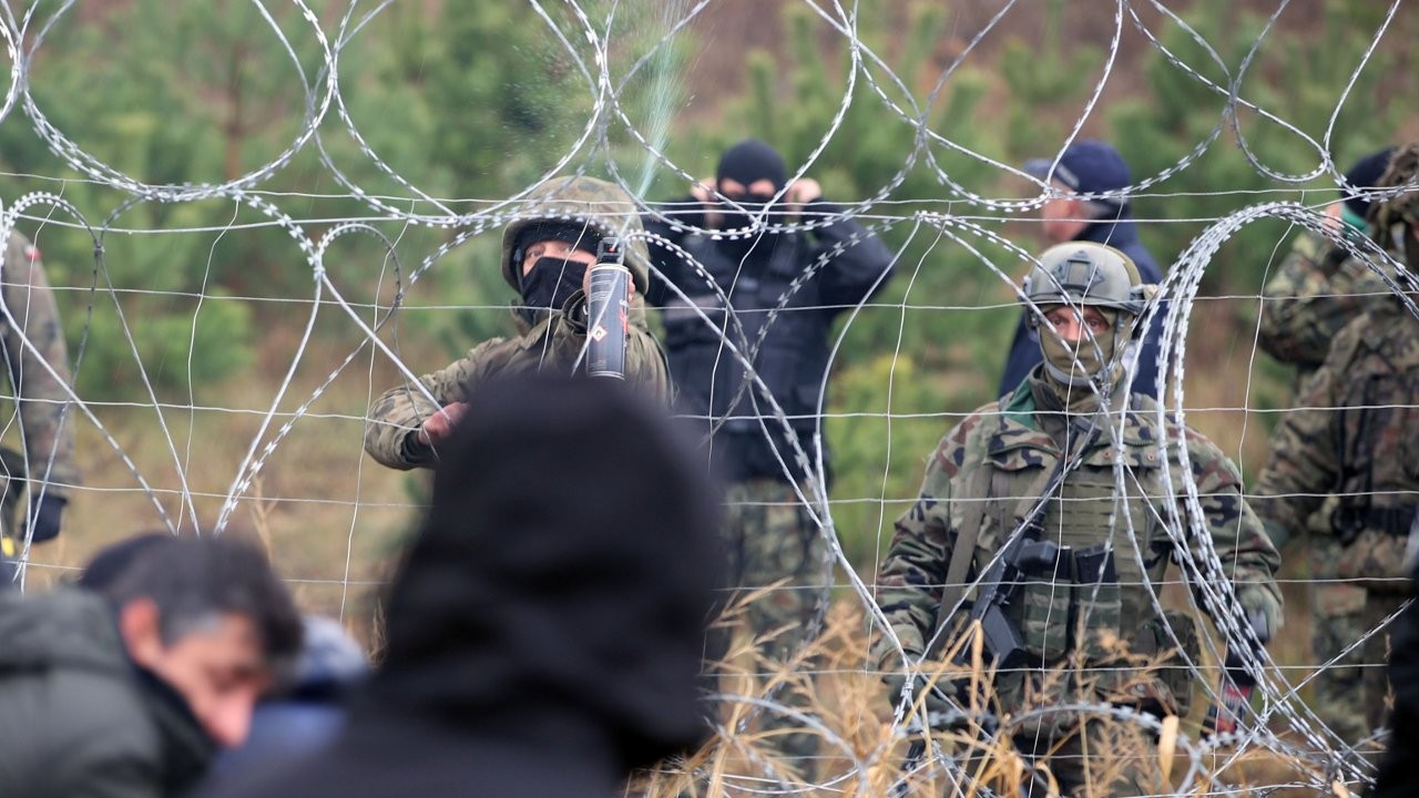 Polonya'da sığınmacı krizi derinleşiyor: Sınır kapatıldı