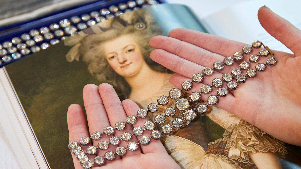 Marie Antoinette'in elmas bileklikleri 200 yıl sonra 8 milyon dolara satıldı - Sayfa 1