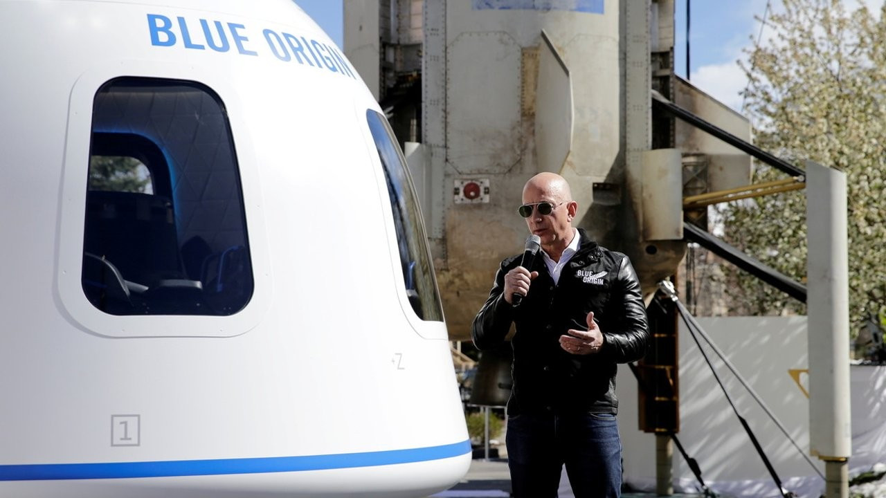 Jeff Bezos: Gelecekte insanlar uzayda 'yüzer' kolonilerde doğacak
