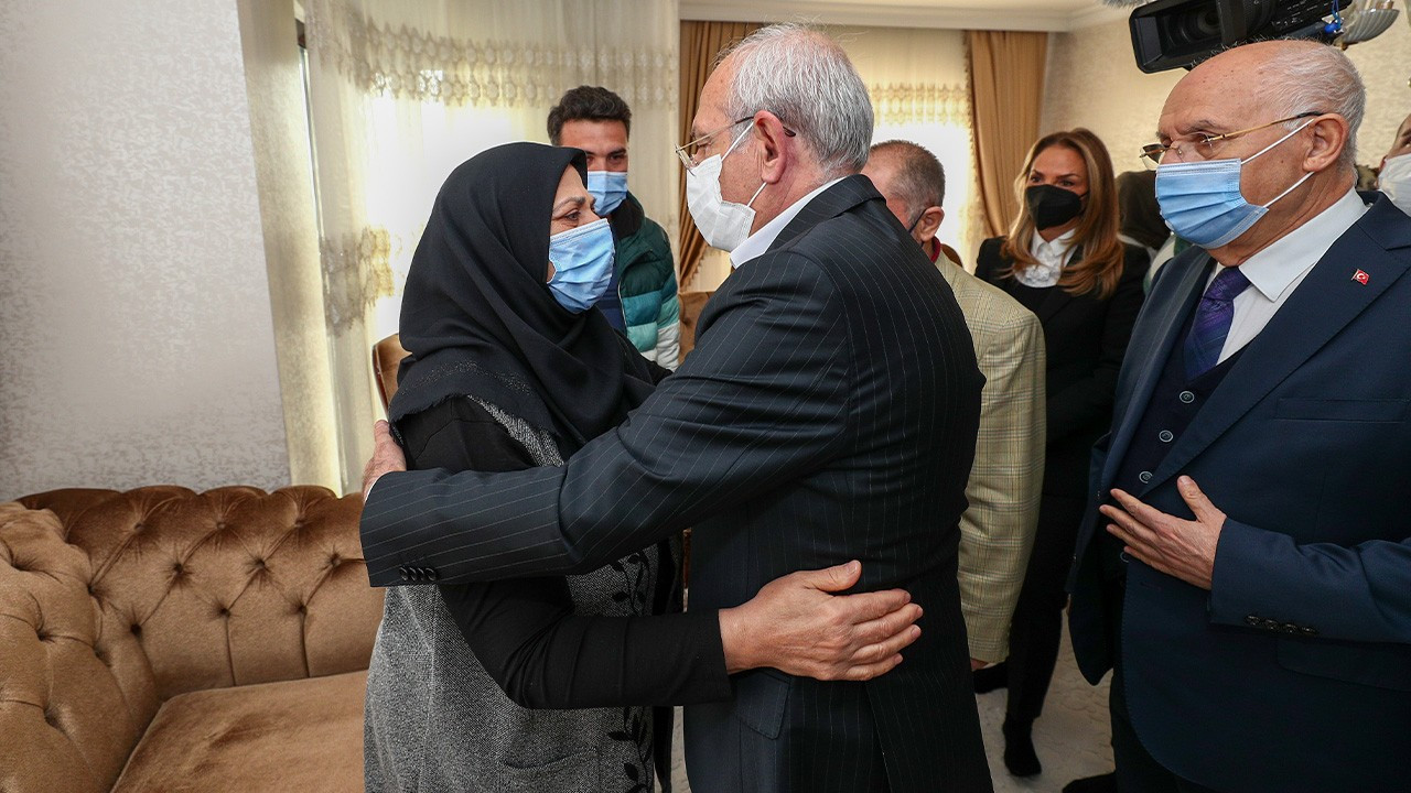 Kılıçdaroğlu'ndan Başak Cengiz'in ailesine taziye ziyareti
