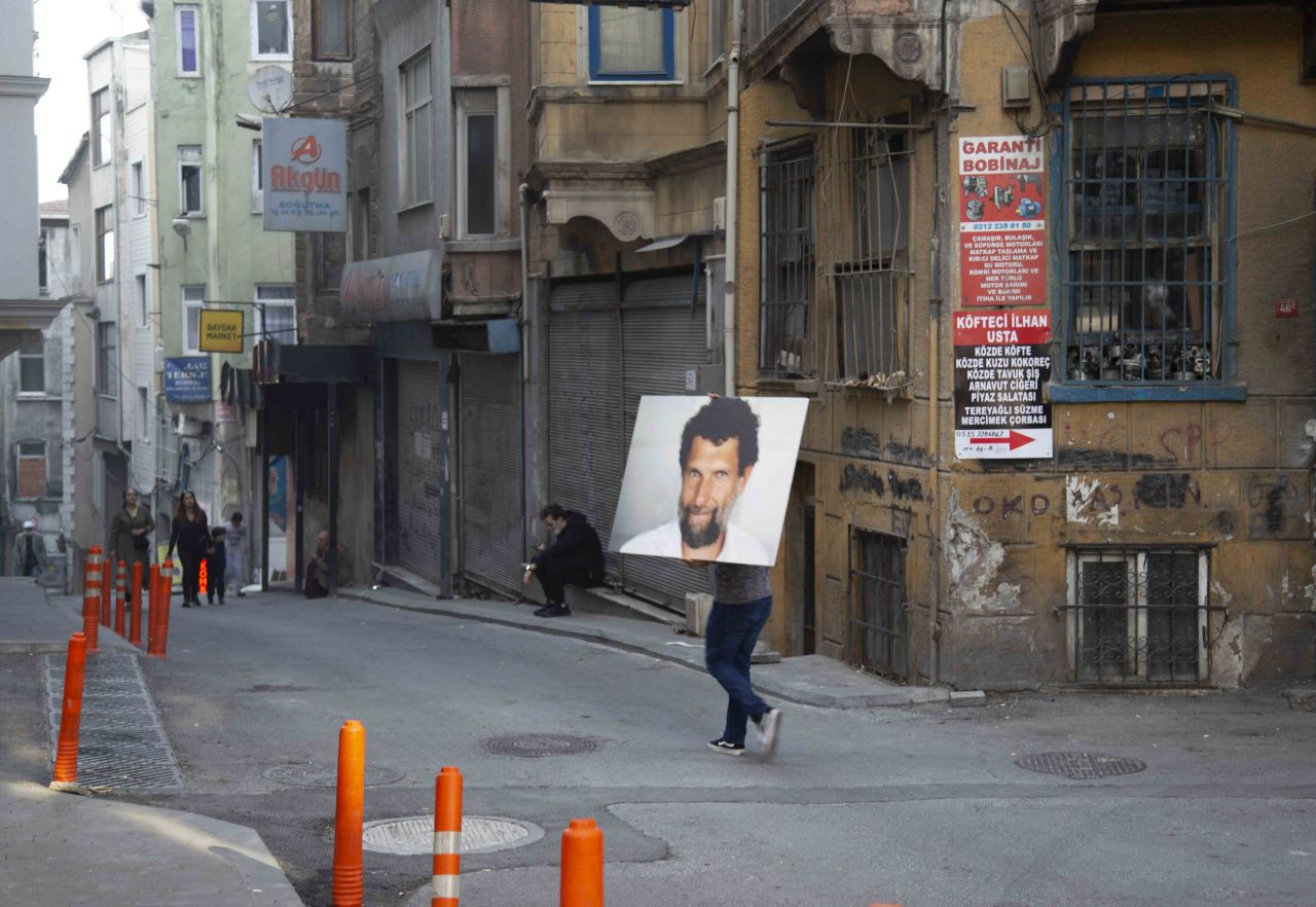 Osman Kavala portresi İstanbul sokaklarında - Sayfa 4