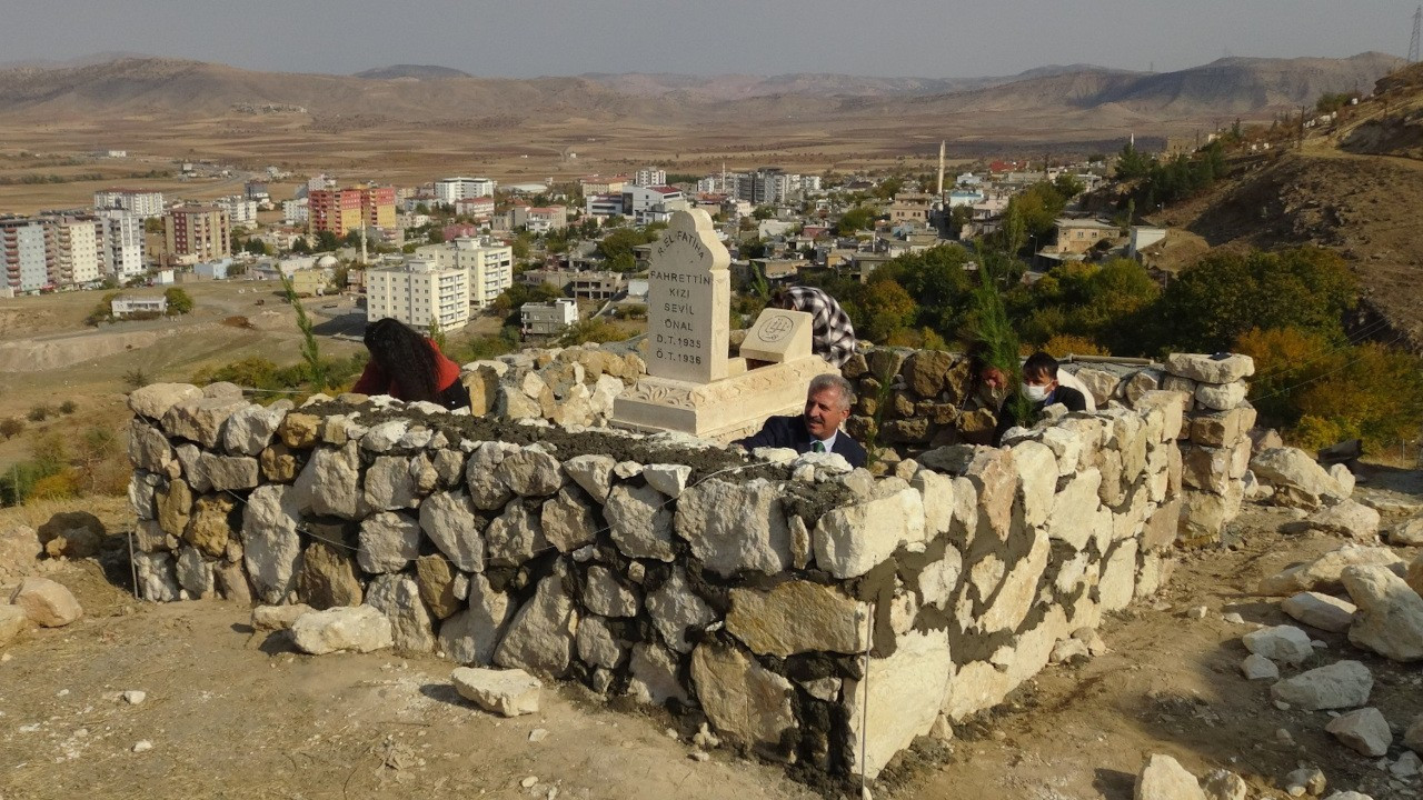 Tepedeki tek mezar: Safa Önal'ın kardeşine ziyaret