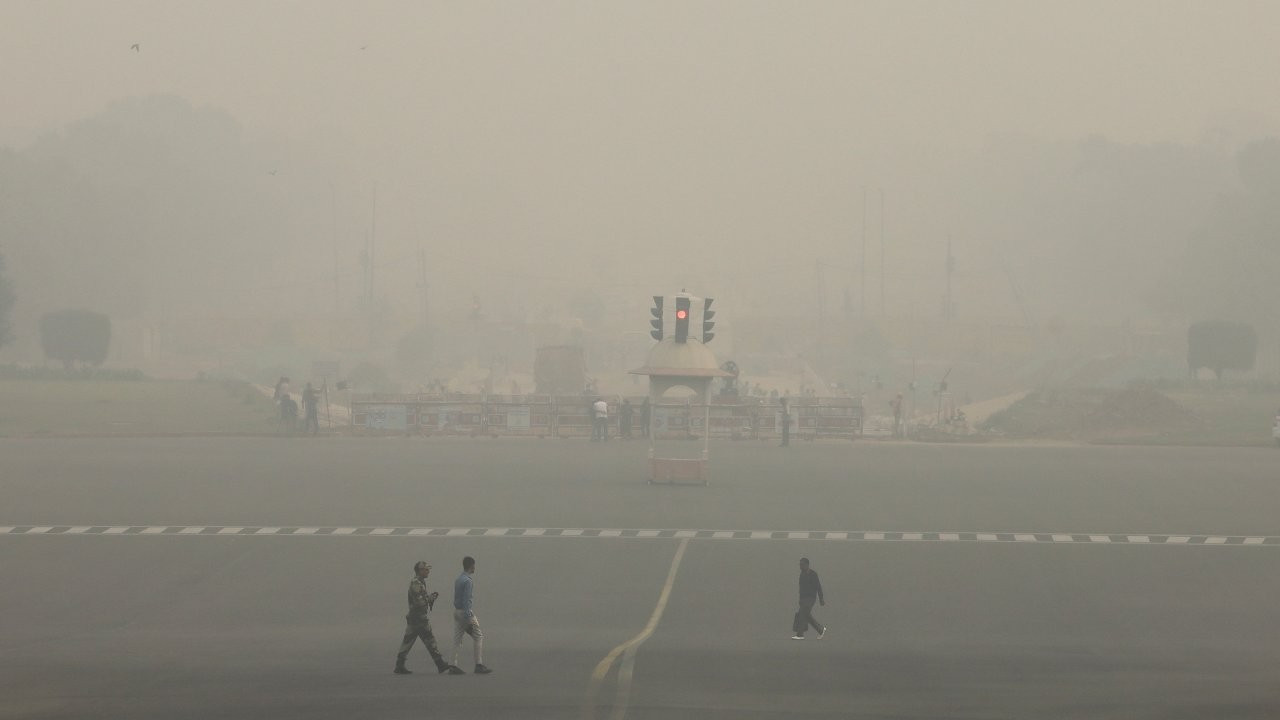 Yeni Delhi'de hava kirliliği nedeniyle evden çalışma kararı