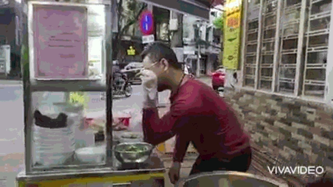 Vietnam'da ikinci Nusret krizi: 'Soğan serpen' noodle satıcısı ifadeye çağırıldı