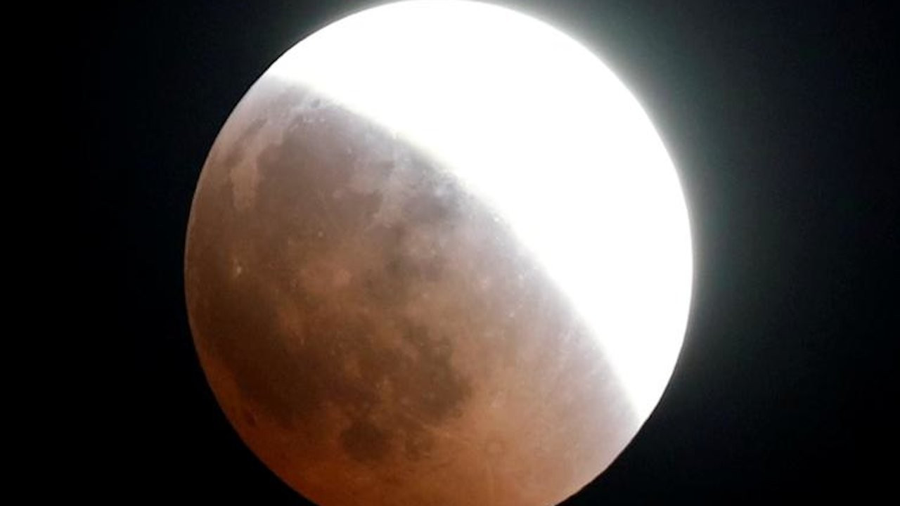 6 yüzyılın en uzun Ay tutulması yaşanıyor