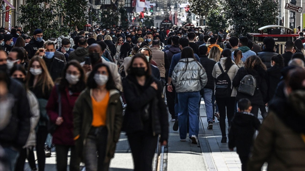 Türk Toraks Derneği: Açık alanda da olsanız maskenizi çıkarmayın