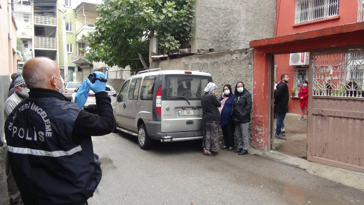 Adana'da yakınlarının ulaşamadığı çift, evlerinde ölü bulundu