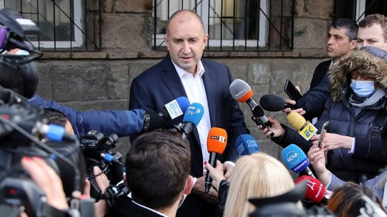 Bulgaristan'da cumhurbaşkanlığı seçimini Rumen Radev kazandı