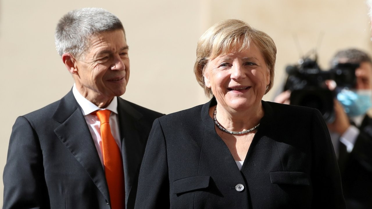 Merkel'in eşinden Almanlara 'tembellik' eleştirisi