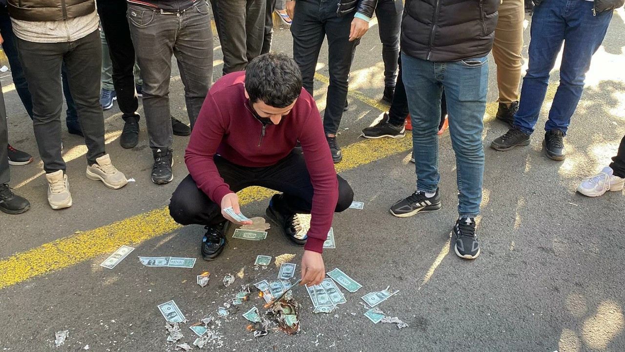 Diyarbakır'da doları yaktılar: Esnaf öldü, hükümet nerede?