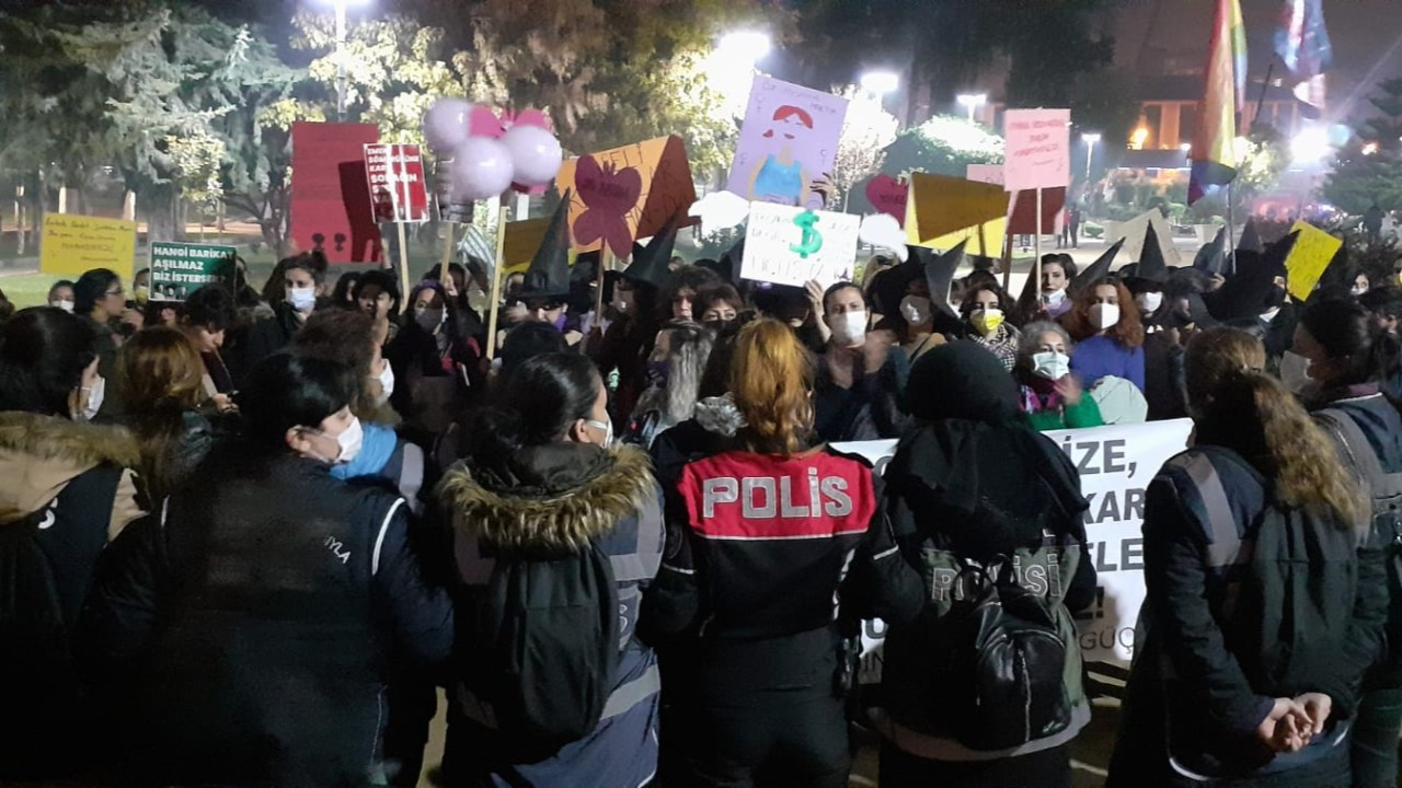 Antakya’da şiddete karşı yürüyüşe saldırı: Kadınlar darp edildi