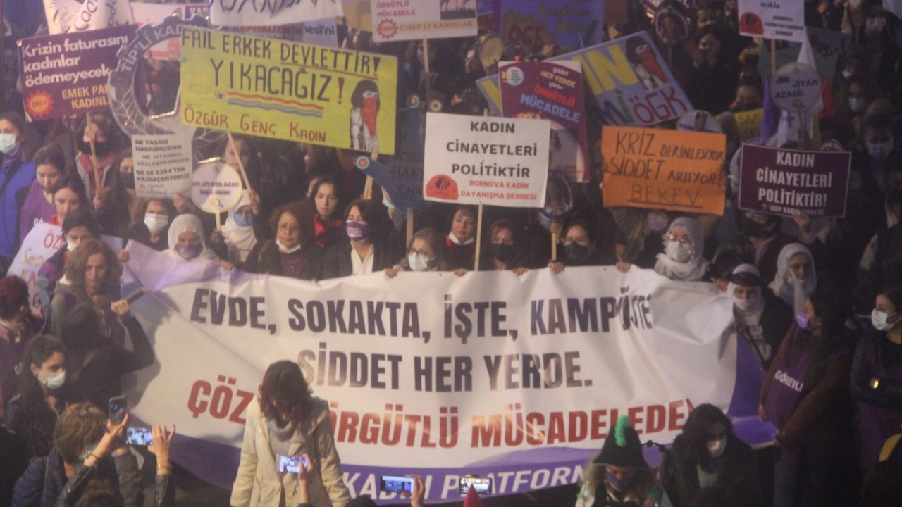 İzmirli kadınlar: Biz kalacağız siz gideceksiniz, hükümet istifa