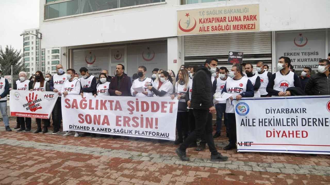 Diyarbakır’da sağlık çalışanları şiddete tepki gösterdi