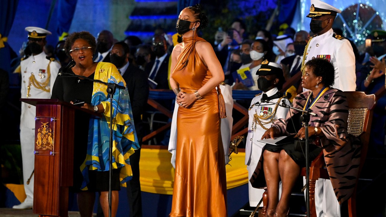 Barbados dünyanın en yeni cumhuriyeti oldu: Rihanna 'ulusal kahraman' ilan edildi