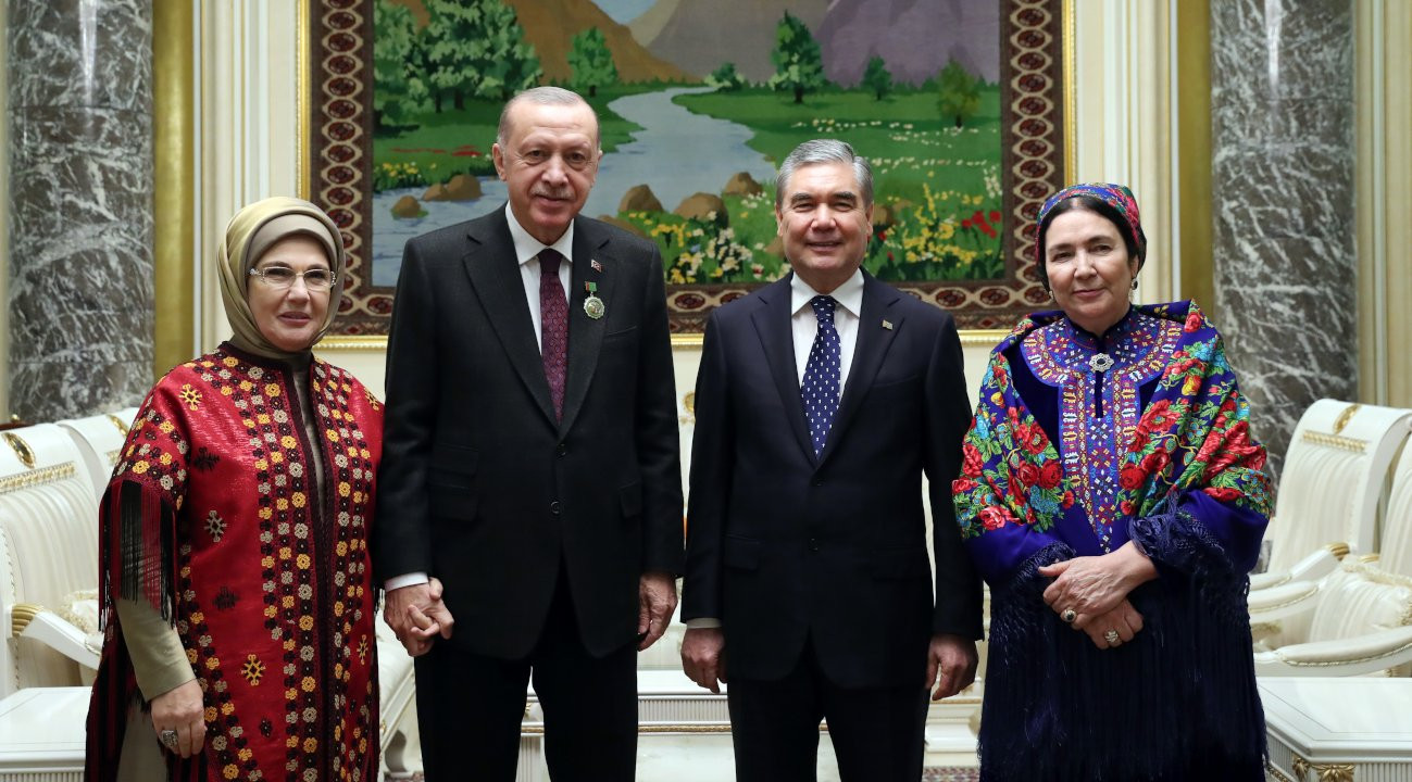 Türkmenistan'da first lady Ogulgerek Berdimuhamedova ilk kez kamera karşısında görüntülendi