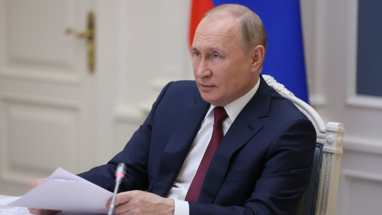 Putin: Rusya'nın ruble'de oynaklığı azaltması lazım