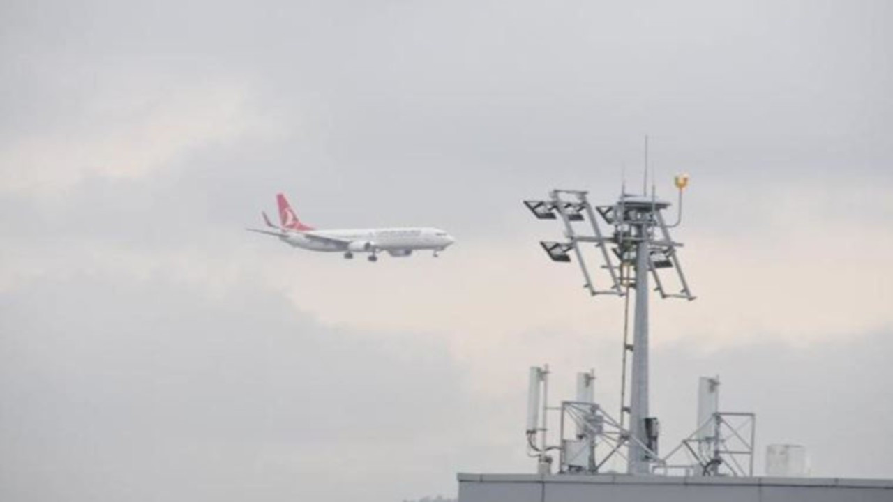 İstanbul'a inemeyen 26 uçak Antalya'ya indi