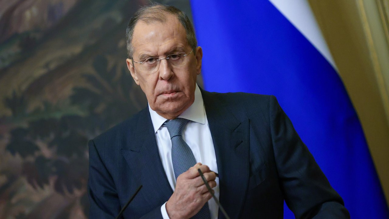 Lavrov, Batı'nın silah sevkiyatını eleştirdi: Ukrayna'yı güç kullanarak çözüme inandırıyor