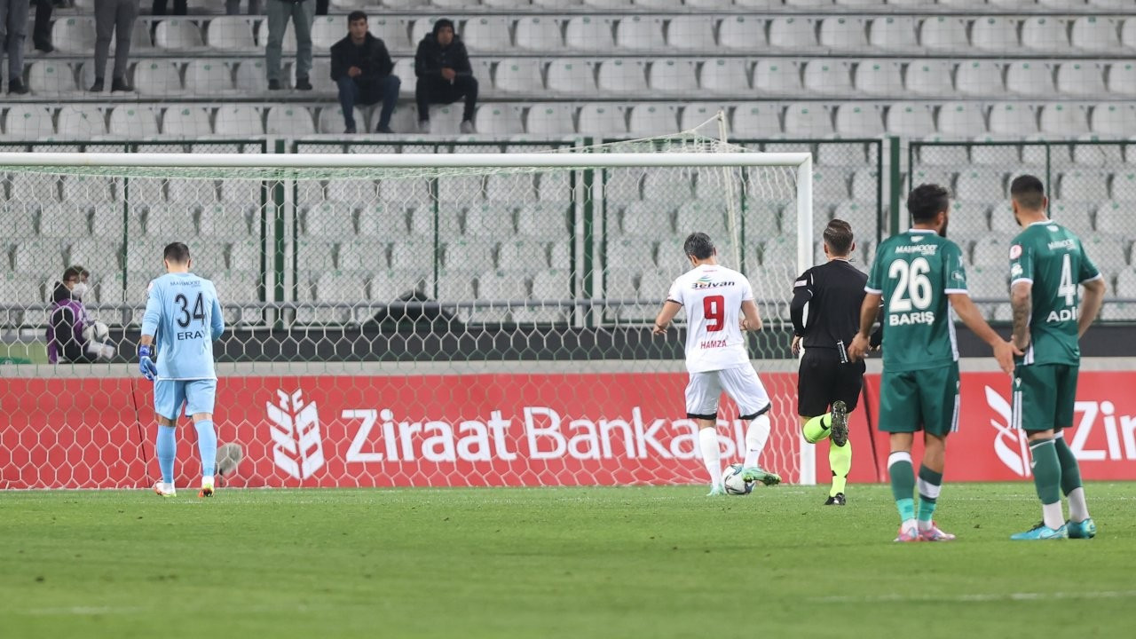 Konyaspor-Vanspor maçında fair-play örneği: Rakibin gol atmasına izin verdiler