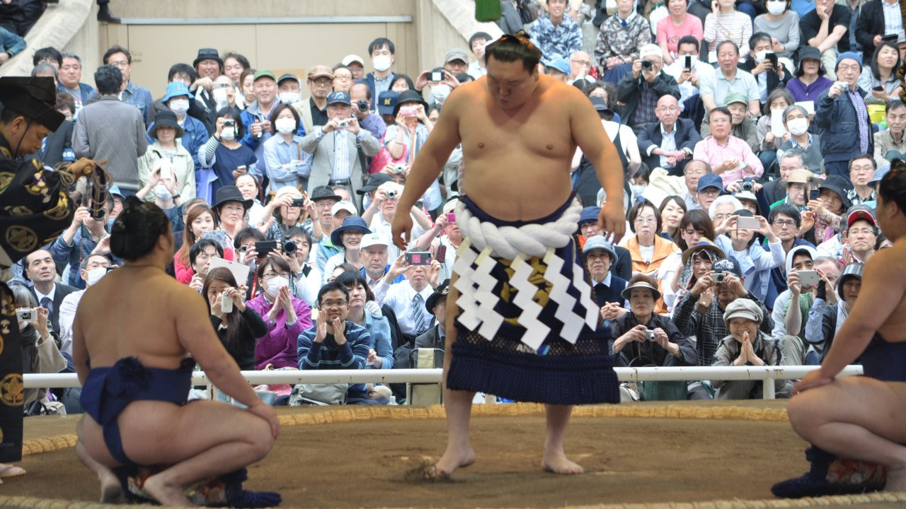 Sumocu şampiyon Hakuho 5 dalda Guinness Rekorlar Kitabı'na girdi