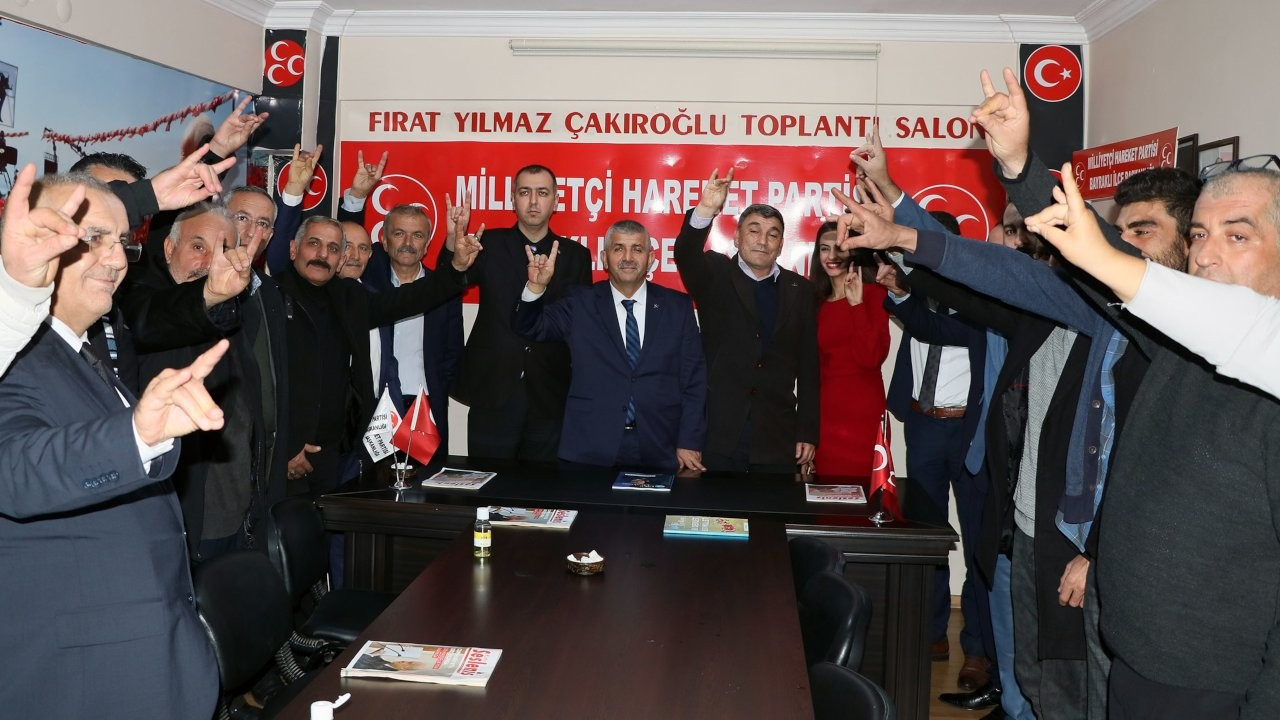 İzmir'de Gelecek Partisi'nden istifa eden 8 kişi MHP'ye geçti