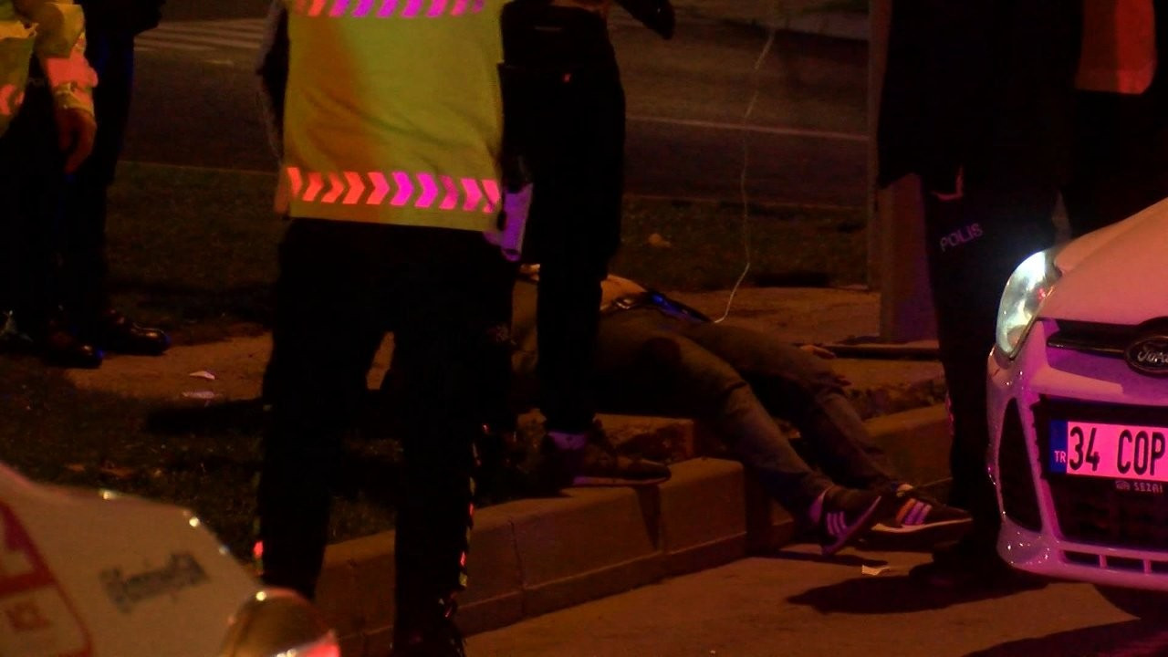 Beyoğlu'nda trafik ışıklarında silahlı saldırı: 2 ağır yaralı