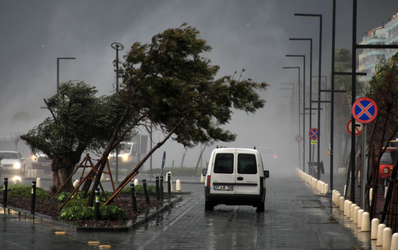 Antalya'yı felç eden fırtına: Hızı 123 kilometreyi buldu - Sayfa 3
