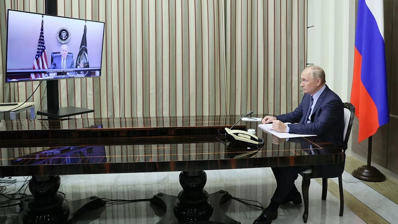 Biden ve Putin video konferansla görüştü