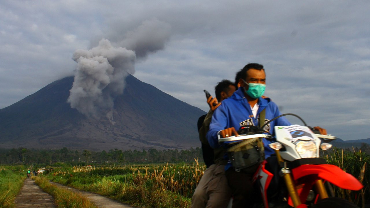 Endonezya'da Semeru Yanardağı'ndaki patlamada ölü sayısı 34'e çıktı
