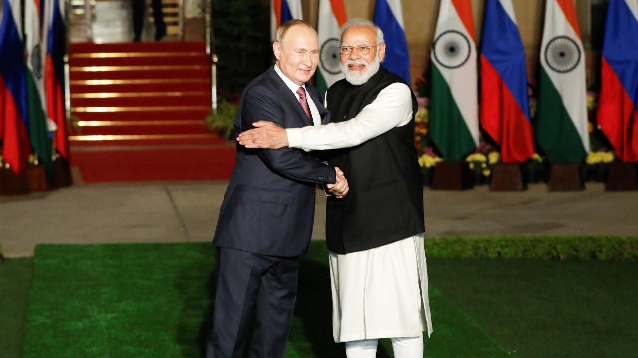 Rusya ve Hindistan, silah anlaşmalarında dolar kullanmayı bıraktı